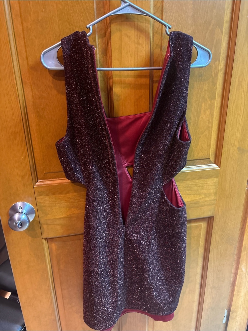 Express Women’s Maroon Burgundy Glitter Cut Out Bodycon Mini Dress Size 10 - Picture 4 of 8